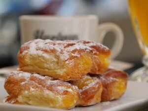 Puff pastries dusted with powdered sugar, perfect with coffee.